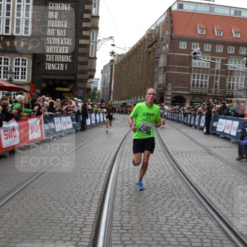05.10.2025 - 20. swb-Marathon Bremen Yannick Fuchs http://msf.ph/oto/9282847 05.10.2025 12:59:16 Ziel 2385, 4664, 8053 meine-sportfotos.de