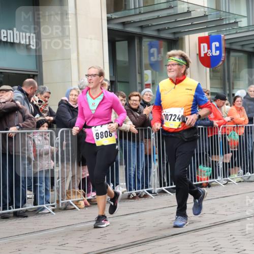 05.10.2025 - 20. swb-Marathon Bremen Strokosch-Dieckow http://msf.ph/oto/9282858 05.10.2025 11:22:49 Ziel 9808, 10724, 9808, 10724 meine-sportfotos.de
