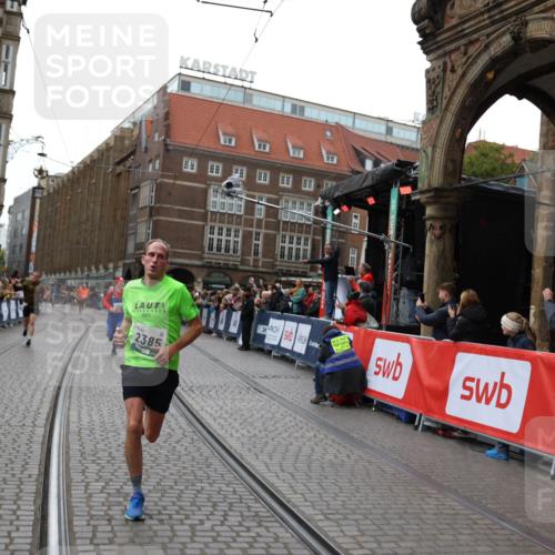 05.10.2025 - 20. swb-Marathon Bremen Yannick Fuchs http://msf.ph/oto/9282869 05.10.2025 12:59:16 Ziel 2385, 4664, 8053 meine-sportfotos.de