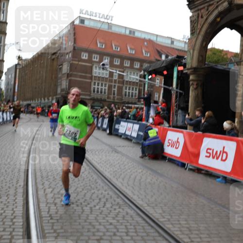 05.10.2025 - 20. swb-Marathon Bremen Yannick Fuchs http://msf.ph/oto/9282877 05.10.2025 12:59:16 Ziel 2385, 4664, 8053 meine-sportfotos.de
