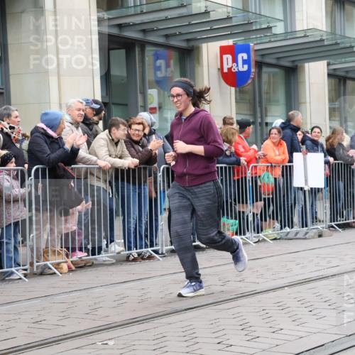 05.10.2025 - 20. swb-Marathon Bremen Strokosch-Dieckow http://msf.ph/oto/9282881 05.10.2025 11:22:55 Ziel 9808, 9840, 10724, 10731, 9808, 9840, 10724, 10731 meine-sportfotos.de