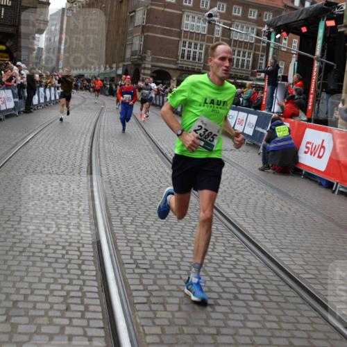 05.10.2025 - 20. swb-Marathon Bremen Yannick Fuchs http://msf.ph/oto/9282887 05.10.2025 12:59:16 Ziel 2385, 4664, 8053 meine-sportfotos.de