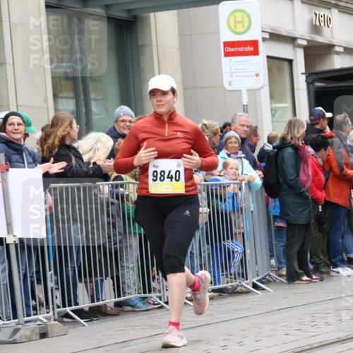 05.10.2025 - 20. swb-Marathon Bremen Strokosch-Dieckow http://msf.ph/oto/9282929 05.10.2025 11:23:06 Ziel 9840, 10724, 10731, 9840, 10724, 10731 meine-sportfotos.de