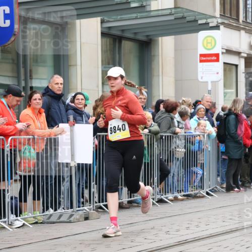 05.10.2025 - 20. swb-Marathon Bremen Strokosch-Dieckow http://msf.ph/oto/9282940 05.10.2025 11:23:06 Ziel 9840, 10724, 10731, 9840, 10724, 10731 meine-sportfotos.de