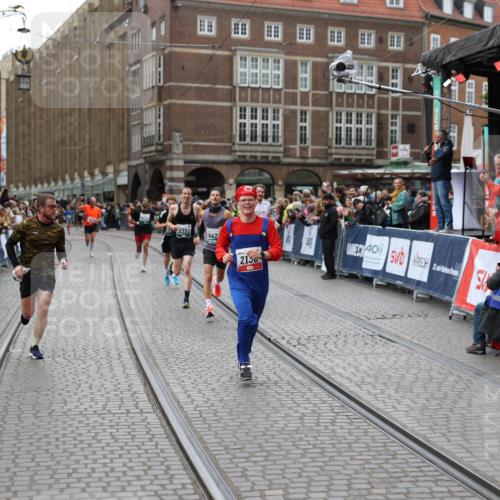 05.10.2025 - 20. swb-Marathon Bremen Yannick Fuchs http://msf.ph/oto/9282962 05.10.2025 12:59:18 Ziel 2130, 2385, 4158, 4664, 8053 meine-sportfotos.de