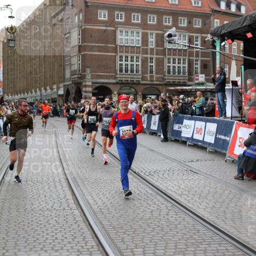 05.10.2025 - 20. swb-Marathon Bremen Yannick Fuchs http://msf.ph/oto/9282973 05.10.2025 12:59:18 Ziel 2130, 2385, 4158, 4664, 8053 meine-sportfotos.de