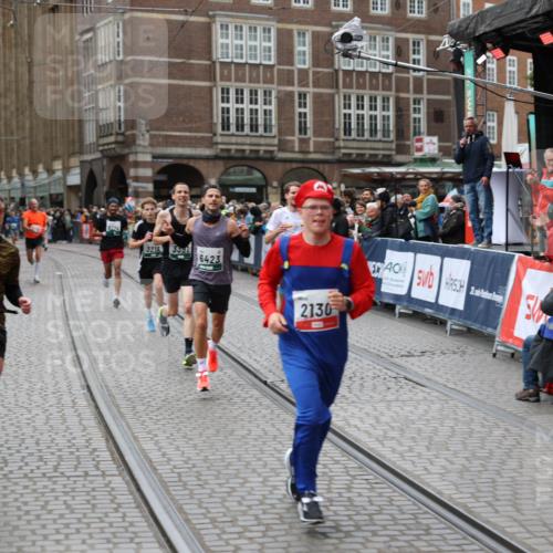 05.10.2025 - 20. swb-Marathon Bremen Yannick Fuchs http://msf.ph/oto/9283001 05.10.2025 12:59:19 Ziel 2130, 2385, 4158, 4664, 5908, 6423 meine-sportfotos.de