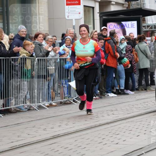 05.10.2025 - 20. swb-Marathon Bremen Strokosch-Dieckow http://msf.ph/oto/9283008 05.10.2025 11:23:26 Ziel 10774, 10774 meine-sportfotos.de