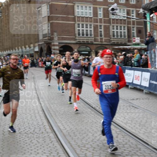 05.10.2025 - 20. swb-Marathon Bremen Yannick Fuchs http://msf.ph/oto/9283012 05.10.2025 12:59:19 Ziel 2130, 2385, 4158, 4664, 5908, 6423 meine-sportfotos.de