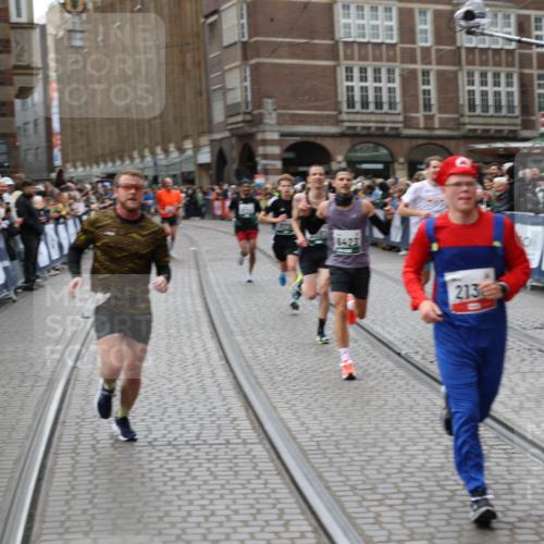 05.10.2025 - 20. swb-Marathon Bremen Yannick Fuchs http://msf.ph/oto/9283016 05.10.2025 12:59:19 Ziel 2130, 2385, 4158, 4664, 5908, 6423 meine-sportfotos.de