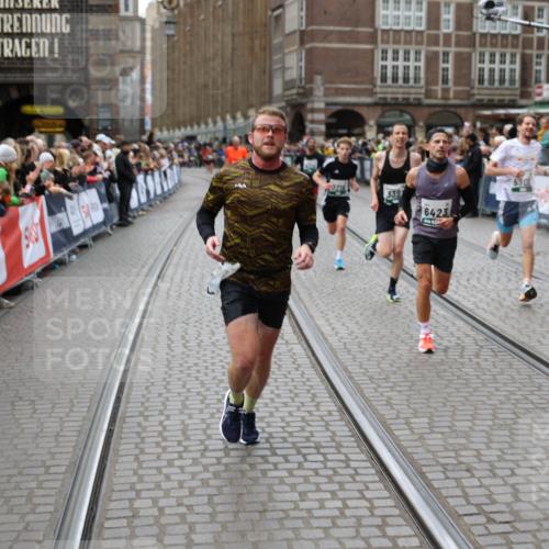05.10.2025 - 20. swb-Marathon Bremen Yannick Fuchs http://msf.ph/oto/9283060 05.10.2025 12:59:20 Ziel 2130, 2385, 3219, 3391, 4158, 5908, 6423 meine-sportfotos.de
