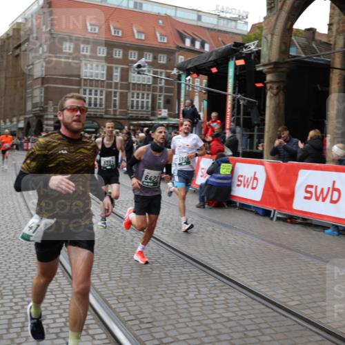 05.10.2025 - 20. swb-Marathon Bremen Yannick Fuchs http://msf.ph/oto/9283100 05.10.2025 12:59:20 Ziel 2130, 2385, 3219, 3391, 4158, 5908, 6423 meine-sportfotos.de