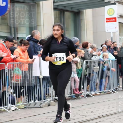 05.10.2025 - 20. swb-Marathon Bremen Strokosch-Dieckow http://msf.ph/oto/9283104 05.10.2025 11:23:46 Ziel 9733, 10774, 9733, 10774 meine-sportfotos.de