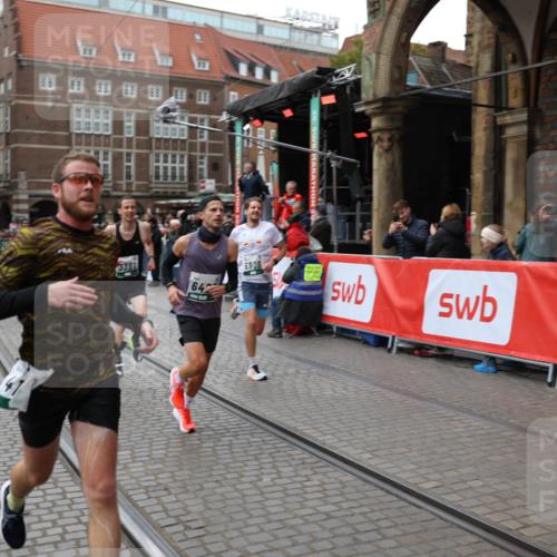 05.10.2025 - 20. swb-Marathon Bremen Yannick Fuchs http://msf.ph/oto/9283112 05.10.2025 12:59:20 Ziel 2130, 2385, 3219, 3391, 4158, 5908, 6423 meine-sportfotos.de