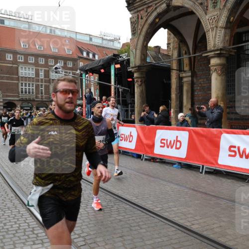05.10.2025 - 20. swb-Marathon Bremen Yannick Fuchs http://msf.ph/oto/9283127 05.10.2025 12:59:20 Ziel 2130, 2385, 3219, 3391, 4158, 5908, 6423 meine-sportfotos.de