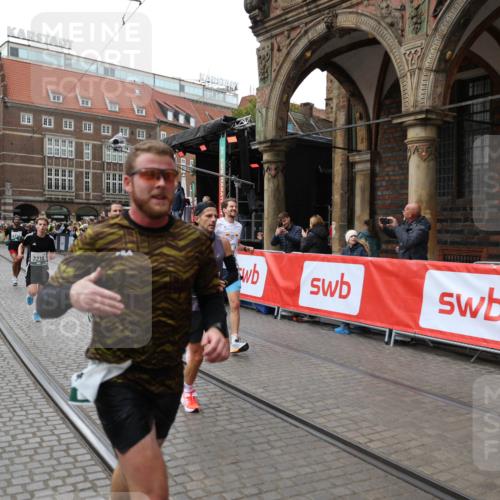 05.10.2025 - 20. swb-Marathon Bremen Yannick Fuchs http://msf.ph/oto/9283136 05.10.2025 12:59:20 Ziel 2130, 2385, 3219, 3391, 4158, 5908, 6423 meine-sportfotos.de