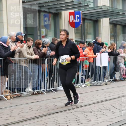 05.10.2025 - 20. swb-Marathon Bremen Strokosch-Dieckow http://msf.ph/oto/9283140 05.10.2025 11:23:48 Ziel 9733, 10774, 11190, 9733, 10774, 11190 meine-sportfotos.de