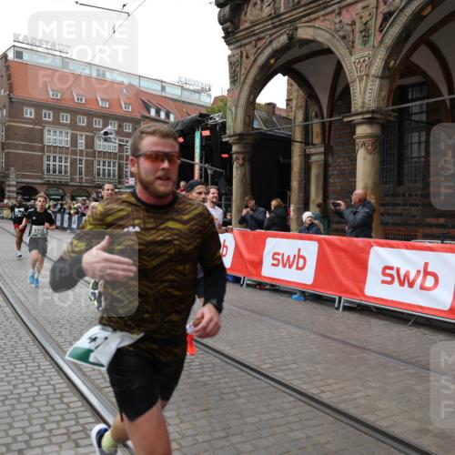 05.10.2025 - 20. swb-Marathon Bremen Yannick Fuchs http://msf.ph/oto/9283145 05.10.2025 12:59:21 Ziel 2130, 2385, 3219, 3391, 4158, 5908, 6224, 6423 meine-sportfotos.de