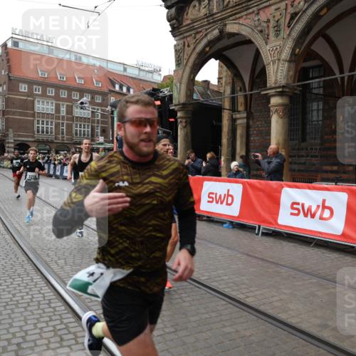 05.10.2025 - 20. swb-Marathon Bremen Yannick Fuchs http://msf.ph/oto/9283155 05.10.2025 12:59:21 Ziel 2130, 2385, 3219, 3391, 4158, 5908, 6224, 6423 meine-sportfotos.de