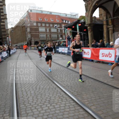05.10.2025 - 20. swb-Marathon Bremen Yannick Fuchs http://msf.ph/oto/9283188 05.10.2025 12:59:21 Ziel 2130, 2385, 3219, 3391, 4158, 5908, 6224, 6423 meine-sportfotos.de