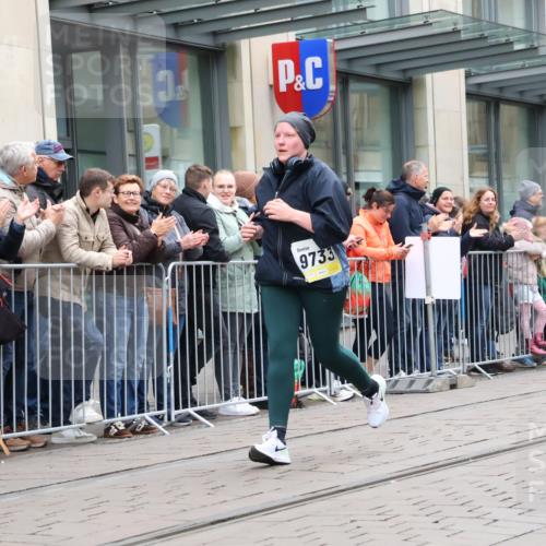 05.10.2025 - 20. swb-Marathon Bremen Strokosch-Dieckow http://msf.ph/oto/9283215 05.10.2025 11:23:51 Ziel 9733, 10774, 11190, 9733, 10774, 11190 meine-sportfotos.de