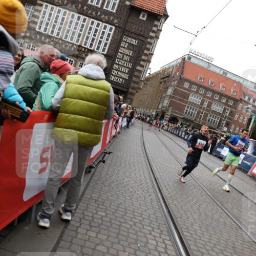 05.10.2025 - 20. swb-Marathon Bremen Yannick Fuchs http://msf.ph/oto/9283230 05.10.2025 13:00:08 Ziel 40, 689, 2186, 8351 meine-sportfotos.de
