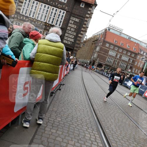 05.10.2025 - 20. swb-Marathon Bremen Yannick Fuchs http://msf.ph/oto/9283236 05.10.2025 13:00:09 Ziel 40, 689, 2186, 8351 meine-sportfotos.de