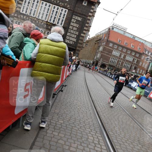 05.10.2025 - 20. swb-Marathon Bremen Yannick Fuchs http://msf.ph/oto/9283240 05.10.2025 13:00:09 Ziel 40, 689, 2186, 8351 meine-sportfotos.de