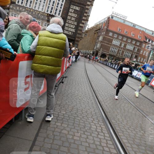 05.10.2025 - 20. swb-Marathon Bremen Yannick Fuchs http://msf.ph/oto/9283252 05.10.2025 13:00:09 Ziel 40, 689, 2186, 8351 meine-sportfotos.de