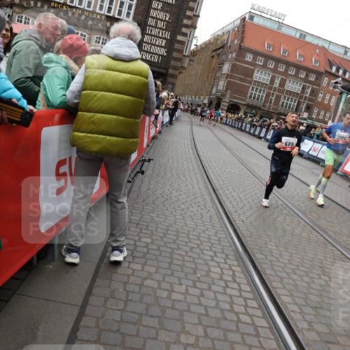 05.10.2025 - 20. swb-Marathon Bremen Yannick Fuchs http://msf.ph/oto/9283256 05.10.2025 13:00:09 Ziel 40, 689, 2186, 8351 meine-sportfotos.de