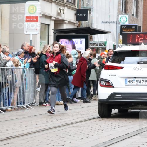 05.10.2025 - 20. swb-Marathon Bremen Strokosch-Dieckow http://msf.ph/oto/9283262 05.10.2025 11:24:28 Ziel 10096, 10096 meine-sportfotos.de