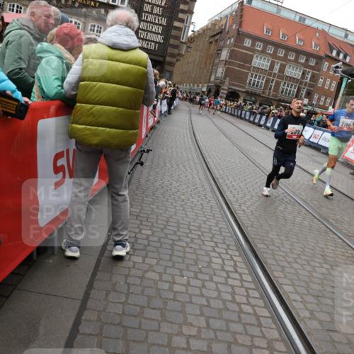 05.10.2025 - 20. swb-Marathon Bremen Yannick Fuchs http://msf.ph/oto/9283265 05.10.2025 13:00:09 Ziel 40, 689, 2186, 8351 meine-sportfotos.de