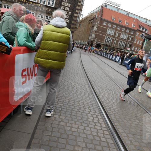 05.10.2025 - 20. swb-Marathon Bremen Yannick Fuchs http://msf.ph/oto/9283281 05.10.2025 13:00:09 Ziel 40, 689, 2186, 8351 meine-sportfotos.de