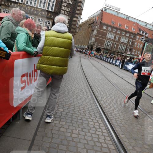 05.10.2025 - 20. swb-Marathon Bremen Yannick Fuchs http://msf.ph/oto/9283297 05.10.2025 13:00:09 Ziel 40, 689, 2186, 8351 meine-sportfotos.de