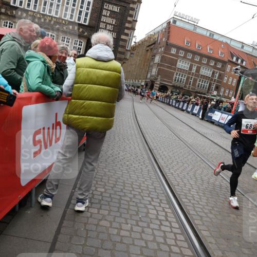 05.10.2025 - 20. swb-Marathon Bremen Yannick Fuchs http://msf.ph/oto/9283305 05.10.2025 13:00:09 Ziel 40, 689, 2186, 8351 meine-sportfotos.de