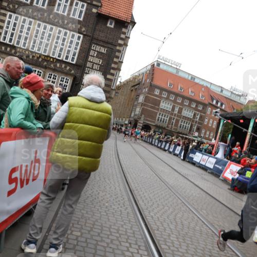 05.10.2025 - 20. swb-Marathon Bremen Yannick Fuchs http://msf.ph/oto/9283319 05.10.2025 13:00:09 Ziel 40, 689, 2186, 8351 meine-sportfotos.de