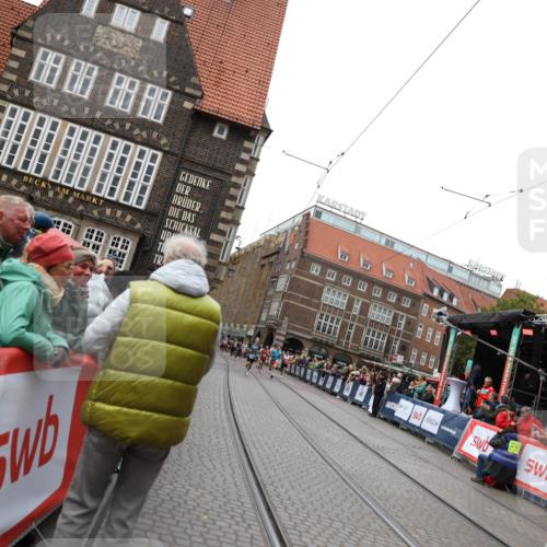 05.10.2025 - 20. swb-Marathon Bremen Yannick Fuchs http://msf.ph/oto/9283337 05.10.2025 13:00:10 Ziel 40, 689, 2186, 8351 meine-sportfotos.de