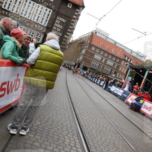 05.10.2025 - 20. swb-Marathon Bremen Yannick Fuchs http://msf.ph/oto/9283379 05.10.2025 13:00:10 Ziel 40, 689, 2186, 8351 meine-sportfotos.de
