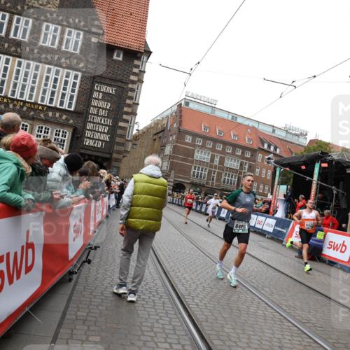05.10.2025 - 20. swb-Marathon Bremen Yannick Fuchs http://msf.ph/oto/9283390 05.10.2025 13:00:15 Ziel 198, 689, 2186, 4422, 6996, 8030 meine-sportfotos.de