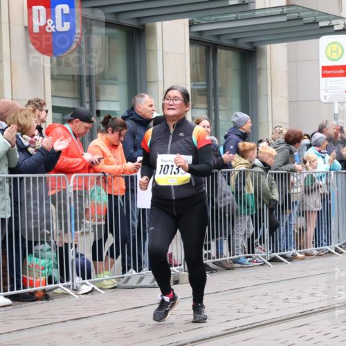 05.10.2025 - 20. swb-Marathon Bremen Strokosch-Dieckow http://msf.ph/oto/9283394 05.10.2025 11:24:32 Ziel 10096, 10133, 10096, 10133 meine-sportfotos.de