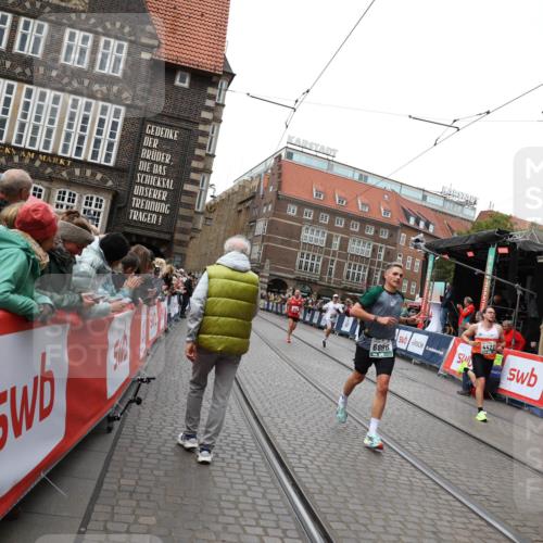05.10.2025 - 20. swb-Marathon Bremen Yannick Fuchs http://msf.ph/oto/9283399 05.10.2025 13:00:15 Ziel 198, 689, 2186, 4422, 6996, 8030 meine-sportfotos.de