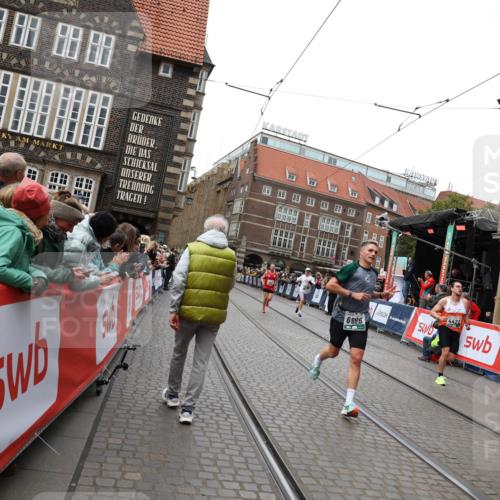 05.10.2025 - 20. swb-Marathon Bremen Yannick Fuchs http://msf.ph/oto/9283404 05.10.2025 13:00:15 Ziel 198, 689, 2186, 4422, 6996, 8030 meine-sportfotos.de