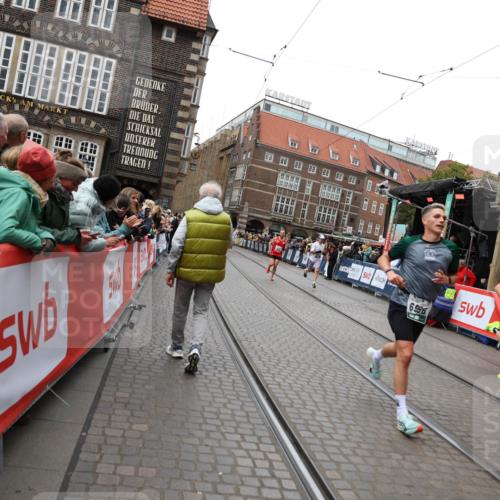 05.10.2025 - 20. swb-Marathon Bremen Yannick Fuchs http://msf.ph/oto/9283419 05.10.2025 13:00:15 Ziel 198, 689, 2186, 4422, 6996, 8030 meine-sportfotos.de