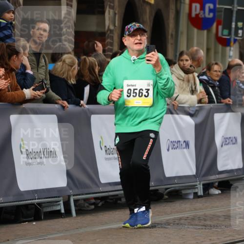 05.10.2025 - 20. swb-Marathon Bremen Strokosch-Dieckow http://msf.ph/oto/9283457 05.10.2025 11:16:33 Ziel 9301, 9563, 9753, 11020, 11182, 11438 meine-sportfotos.de
