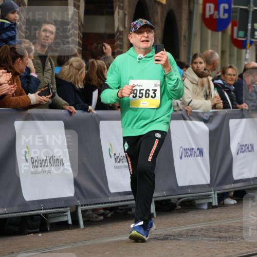 05.10.2025 - 20. swb-Marathon Bremen Strokosch-Dieckow http://msf.ph/oto/9283487 05.10.2025 11:16:33 Ziel 9301, 9563, 9753, 11020, 11182, 11438 meine-sportfotos.de