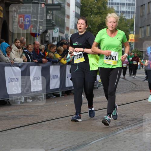 05.10.2025 - 20. swb-Marathon Bremen Strokosch-Dieckow http://msf.ph/oto/9283520 05.10.2025 11:16:34 Ziel 9301, 9563, 9753, 11020, 11182, 11438 meine-sportfotos.de