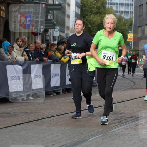 05.10.2025 - 20. swb-Marathon Bremen Strokosch-Dieckow http://msf.ph/oto/9283553 05.10.2025 11:16:34 Ziel 9301, 9563, 9753, 11020, 11182, 11438 meine-sportfotos.de
