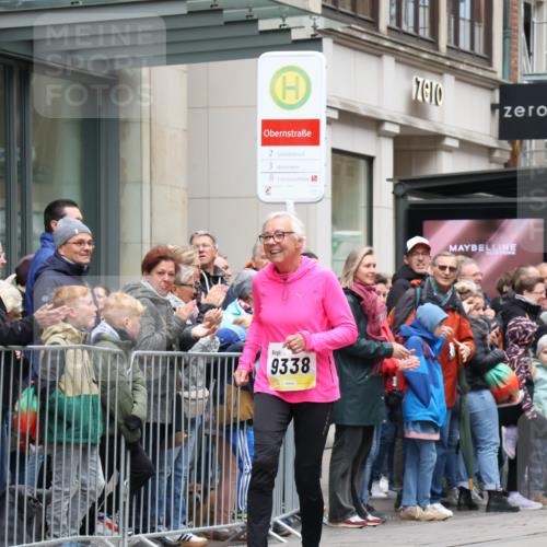 05.10.2025 - 20. swb-Marathon Bremen Strokosch-Dieckow http://msf.ph/oto/9283561 05.10.2025 11:25:03 Ziel 9763, 9763 meine-sportfotos.de