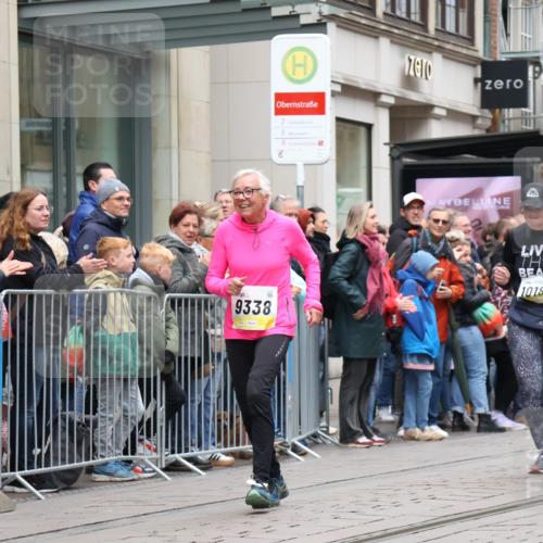 05.10.2025 - 20. swb-Marathon Bremen Strokosch-Dieckow http://msf.ph/oto/9283573 05.10.2025 11:25:04 Ziel 9763, 9763 meine-sportfotos.de