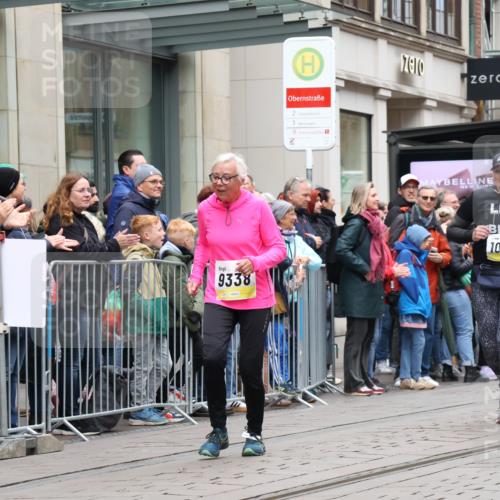 05.10.2025 - 20. swb-Marathon Bremen Strokosch-Dieckow http://msf.ph/oto/9283586 05.10.2025 11:25:04 Ziel 9763, 9763 meine-sportfotos.de